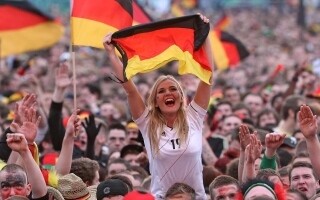 Исследование показывает, что большинство футбольных фанатов в Германии предпочитают смотреть матчи Чемпионата Европы 2024 года дома