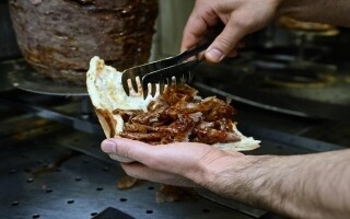 Претензия Турции на донер-кебаб вызывает споры в Берлине