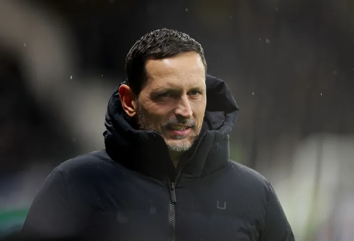 Eintracht Frankfurt Sacks Head Coach