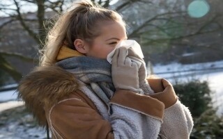 How to Tell the Difference Between a Cold and a Pollen Allergy