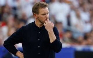 Немецкий тренер сдерживает слезы после поражения его команды в четвертьфинале Евро-2024