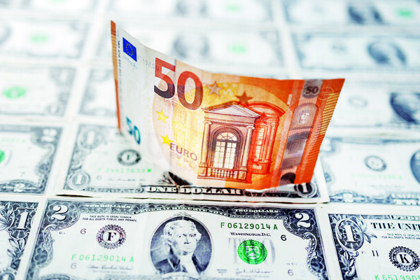 Dollar Expected to Outperform Euro Amid ECB Decisions