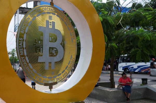 Правительство Германии продает сотни миллионов долларов в Bitcoin