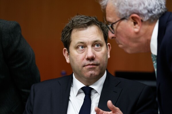 German Finance Minister Calls for Faster EU Integration