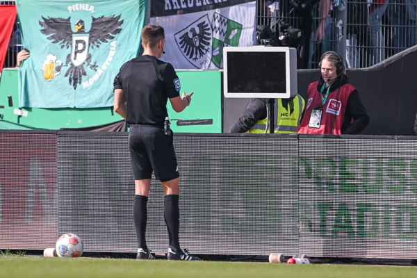 Fan Disables VAR in German Second Division Match