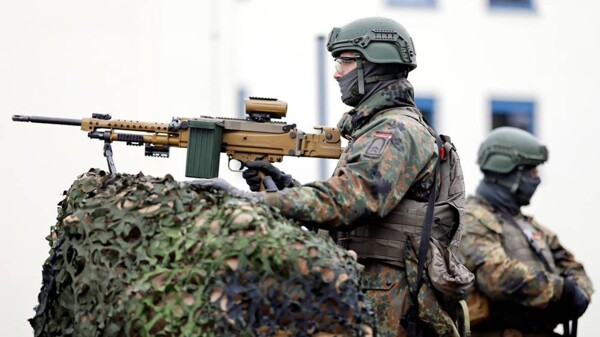 German ruling coalition agrees on military service