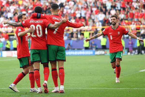 Португалия побеждает Турцию 3-0 в матче Евро 2024