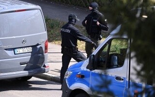 Driver causes accident in Hamburg while fleeing police