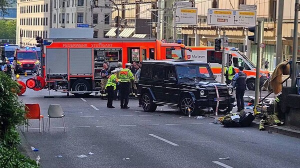 Автомобиль въехал в толпу в Штутгарте